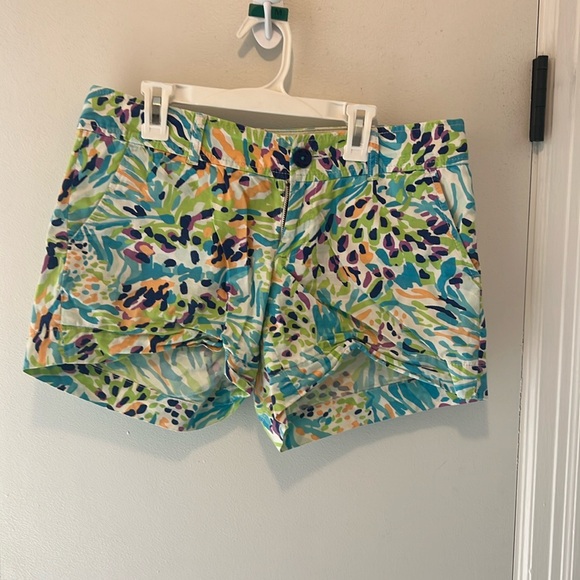 ✨CLOSET CLEAN OUT: Lily Pulitzer shorts - Picture 1 of 3
